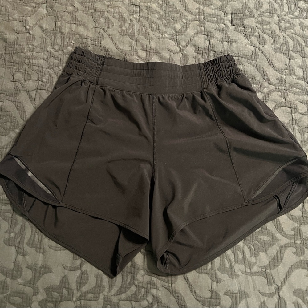 Lululemon Hottie Hot 4in shorts